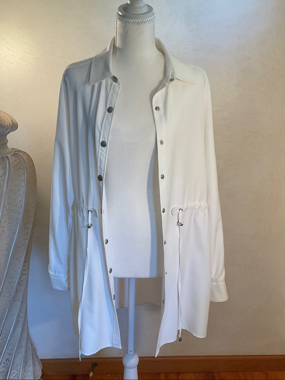 Calvin Klein white Button-Down Drawstring jacket - Picture 3 of 8